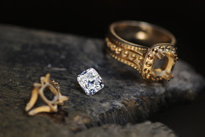 Cushion Halo 18k Royal Yellow Gold