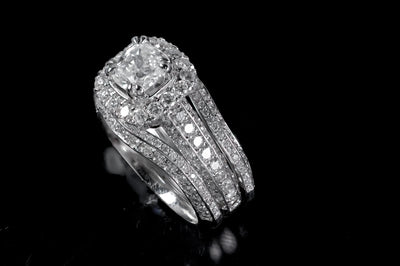 Cushion Halo 18K White Gold Diamond Engagement Ring